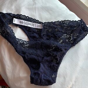 Hanky Panky Lace Trim Navy Women's Thongs